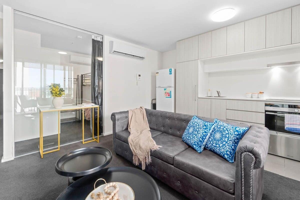 Amazing Cbd 2br - Walkable & Wi-fi & Charm