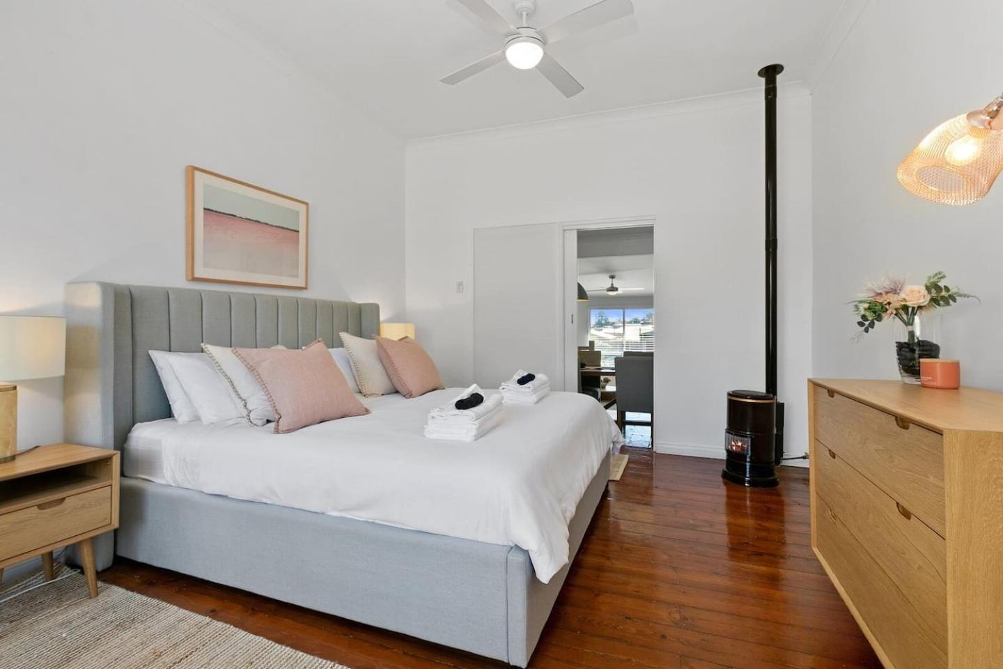 Christies Garden - A Beachside Entertainer's Gem Apartment
