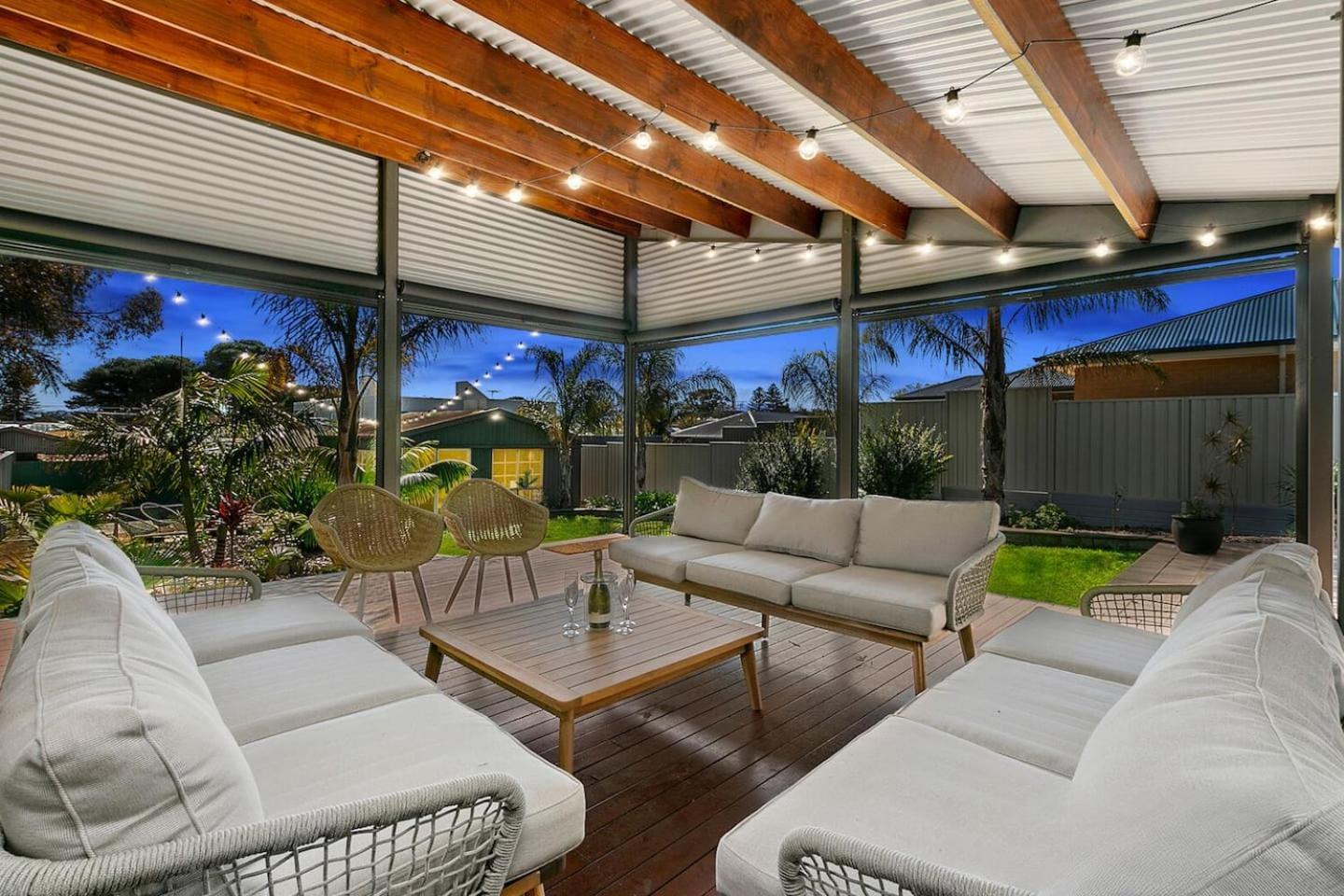 Christies Garden - A Beachside Entertainer's Gem Apartment Adelaide
