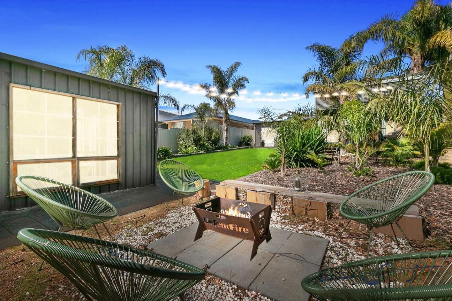Christies Garden - A Beachside Entertainer's Gem