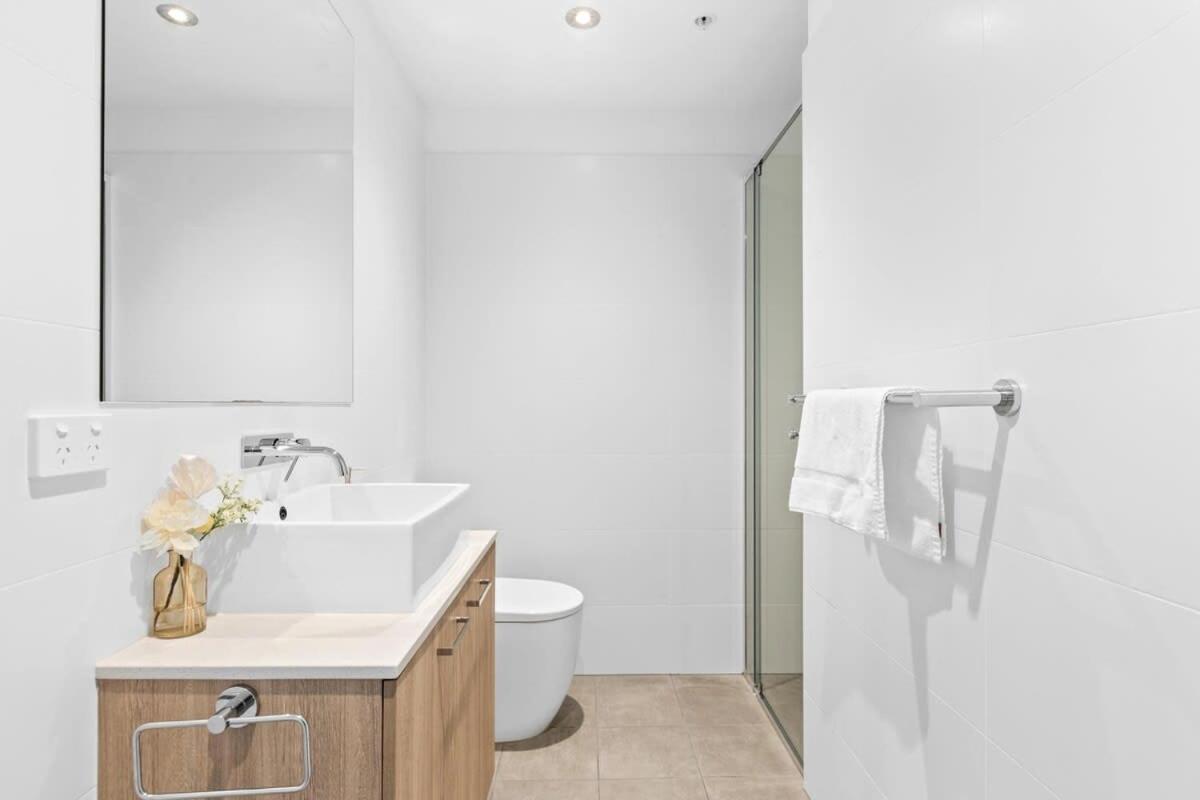The Elegant 1br Cbd - View - Parking Apartment Adelaide