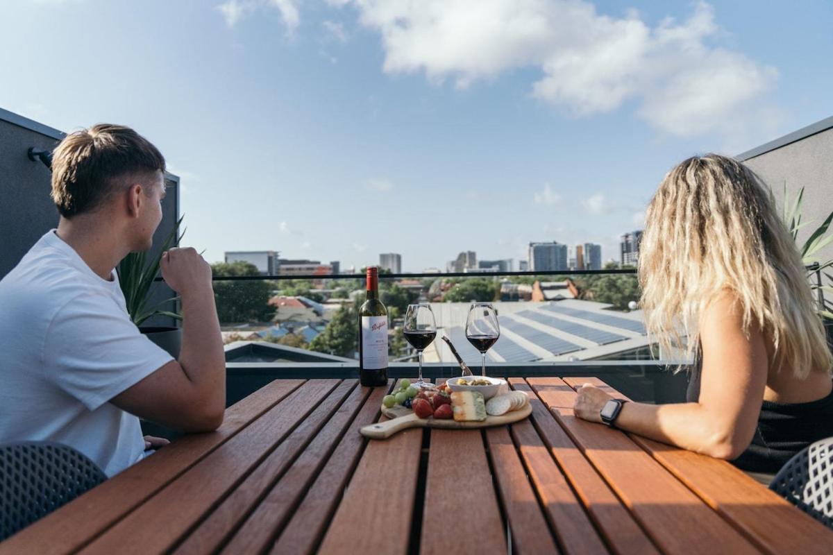 Lusso - Rooftop Views 3br 3bth 4 Level Townhouse Adelaide