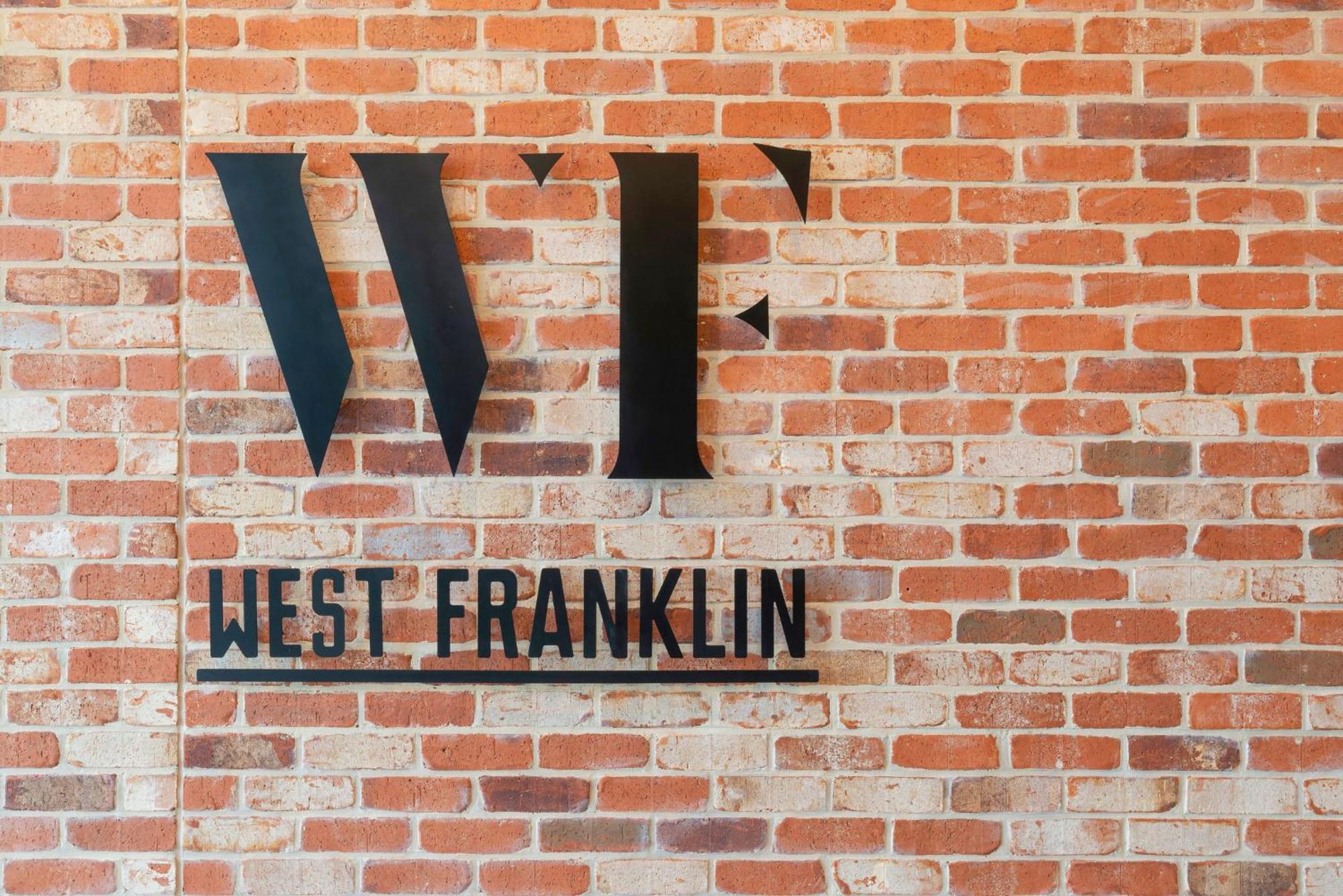 Frank & Franki @ West Franklin Apartamento