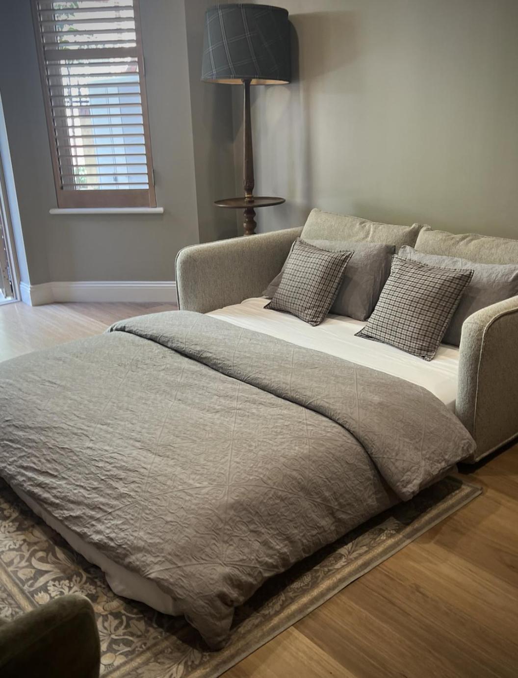 Charlie On Charlick - Fully Renovated 1br *