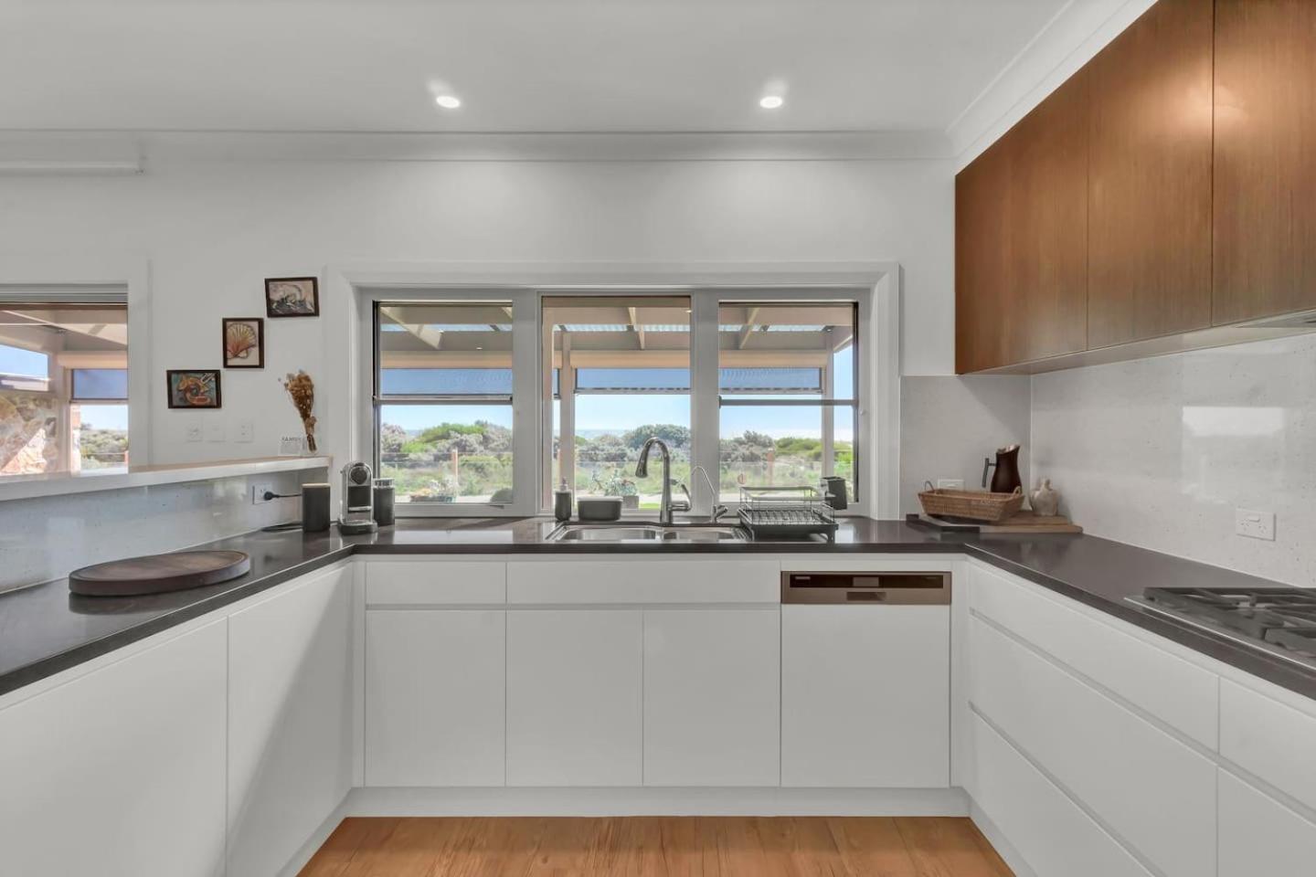 Beachfront At Sandpiper - A Spacious Coastal Escape * Adelaide
