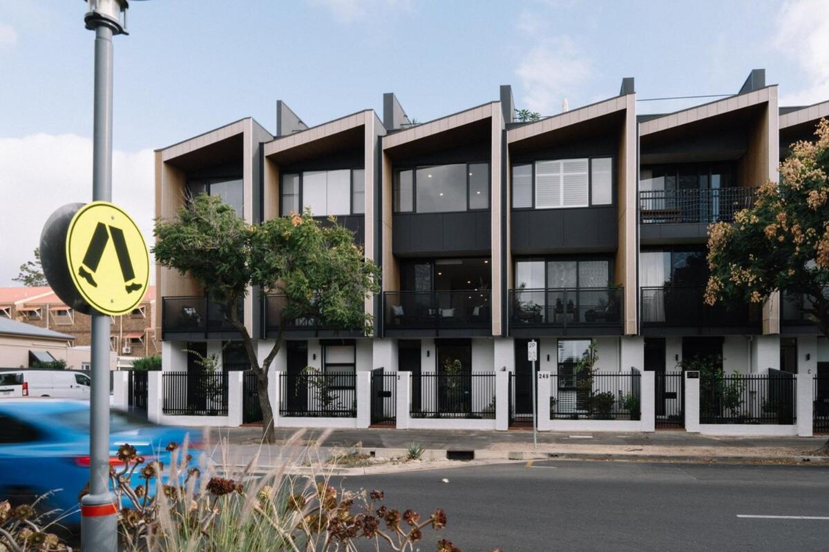 Lusso - Rooftop Views 3br 3bth 4 Level Townhouse Holiday home Adelaide