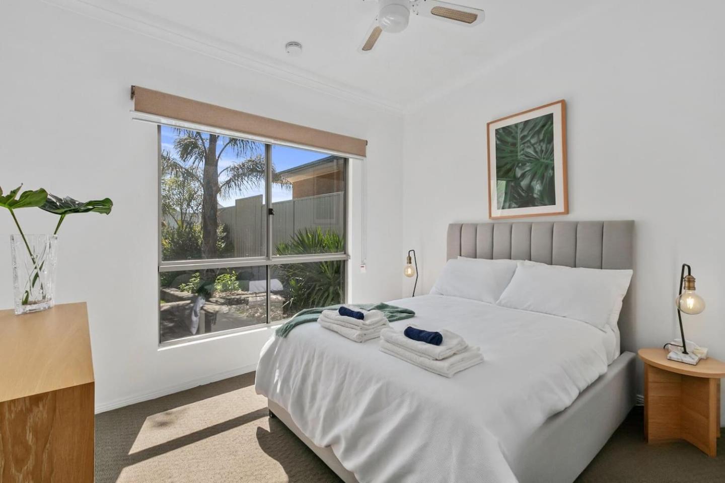 Christies Garden - A Beachside Entertainer's Gem Apartment