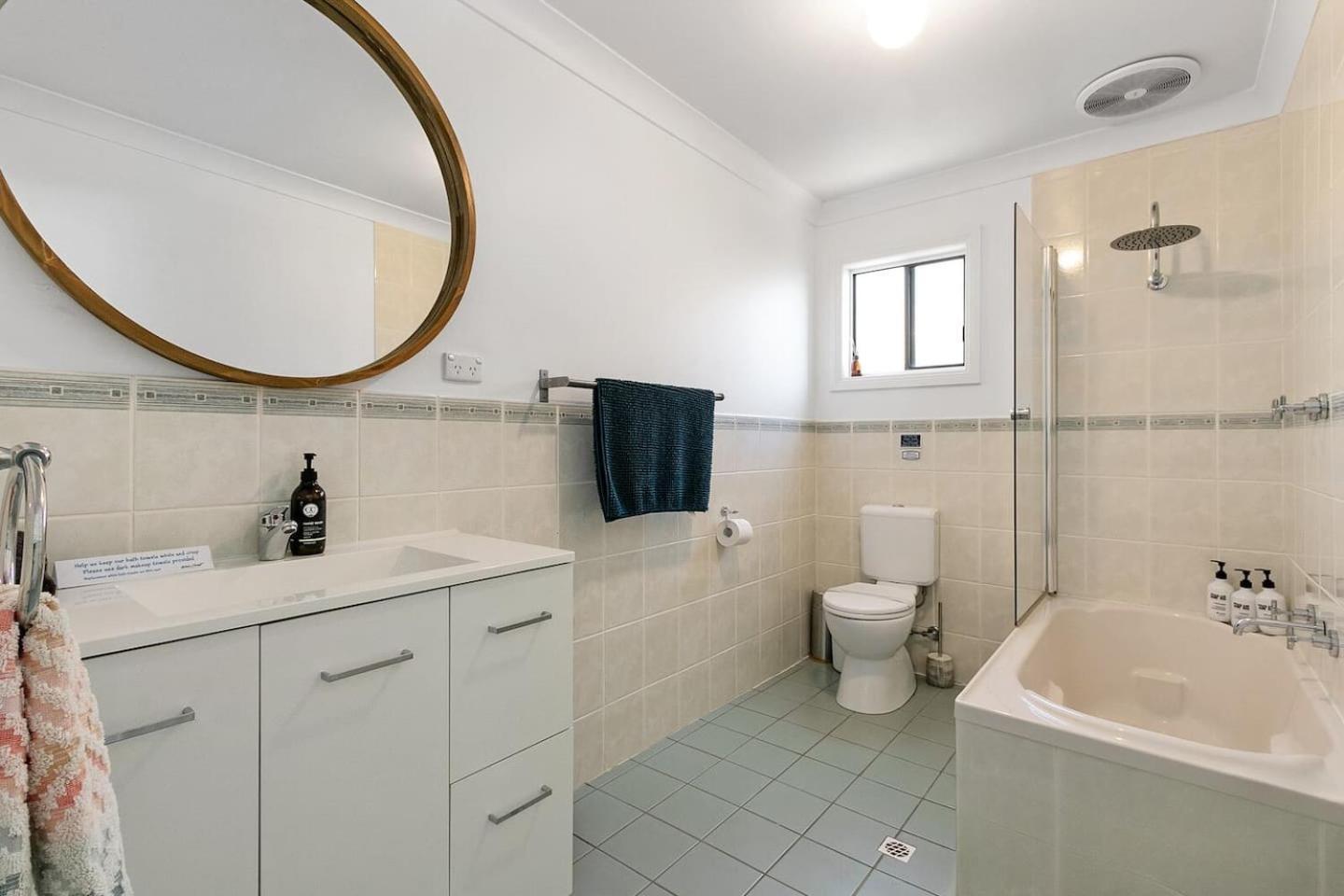 Christies Garden - A Beachside Entertainer's Gem Apartment Adelaide