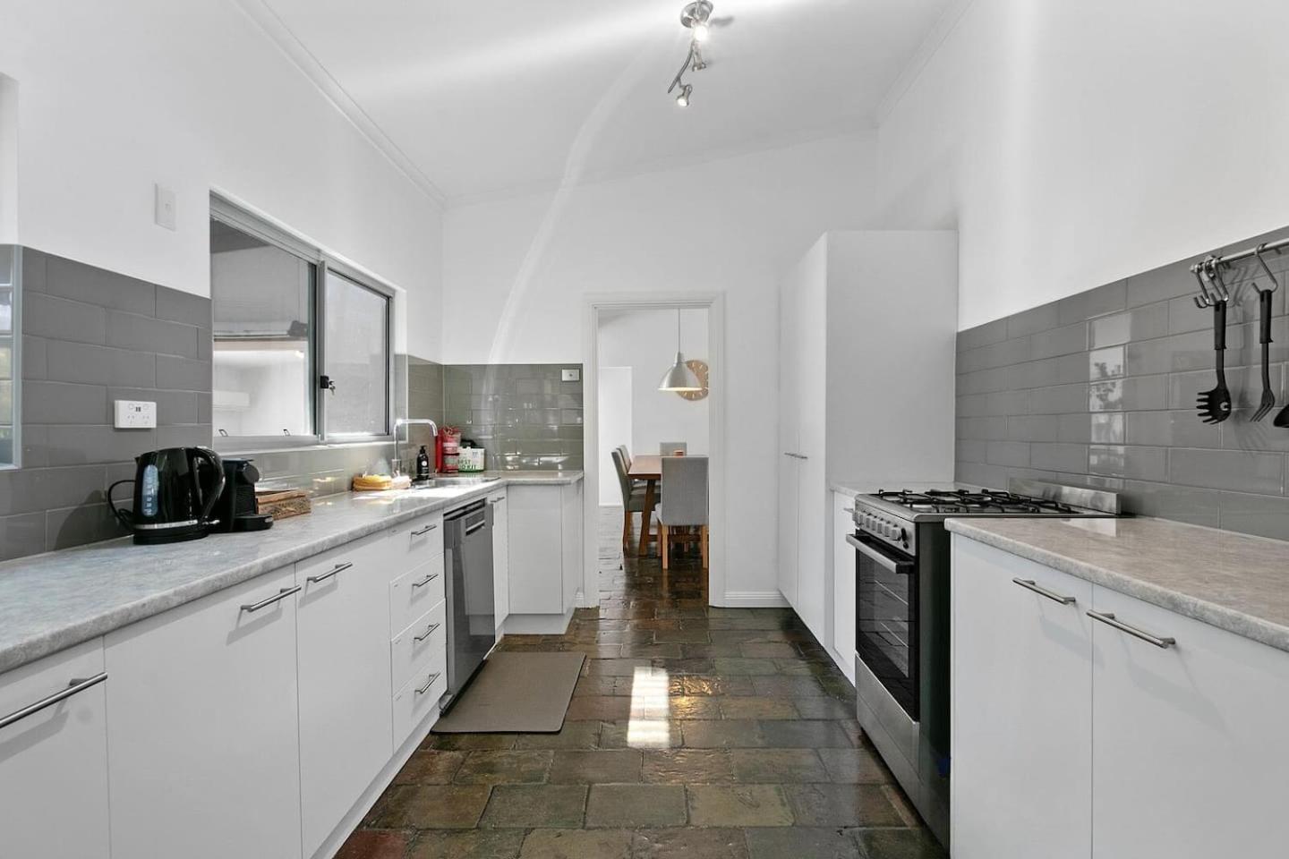 Apartment Christies Garden - A Beachside Entertainer's Gem *