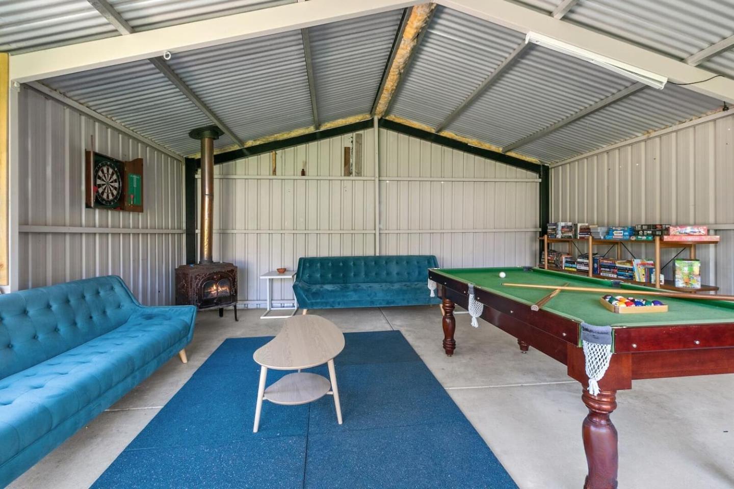 Christies Garden - A Beachside Entertainer's Gem Apartment *