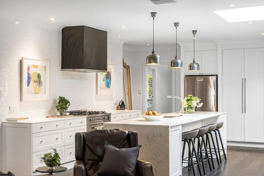 Villa Iris @ Norwood - Luxe 4br *