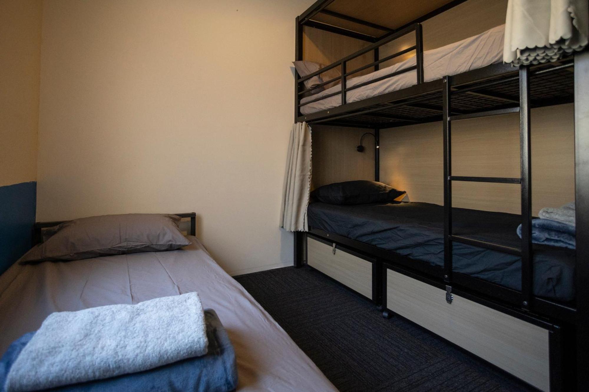 Base Camp Hostel *