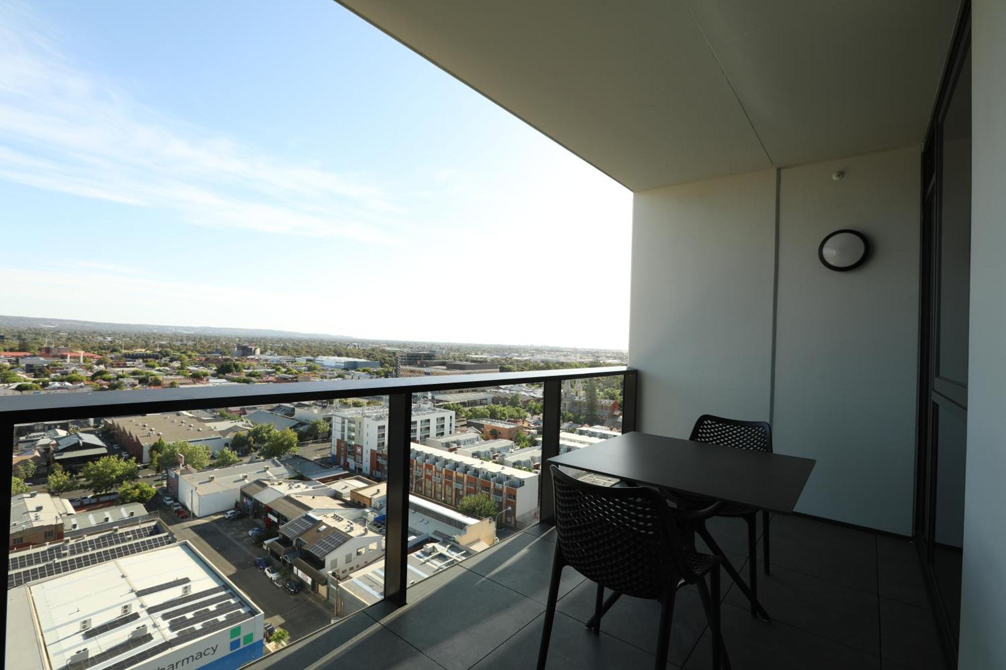 Cbd Skyview: Urban Oasis With Panoramic Views Apartment *