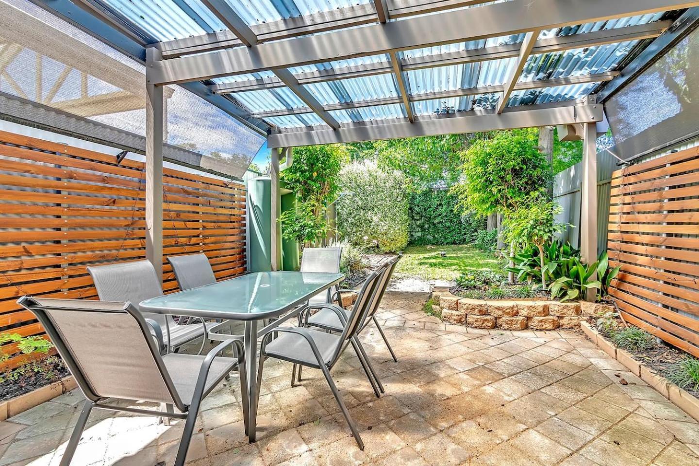 Holiday home 'violet Cottage' An Idyllic Urban Oasis For Two Adelaide