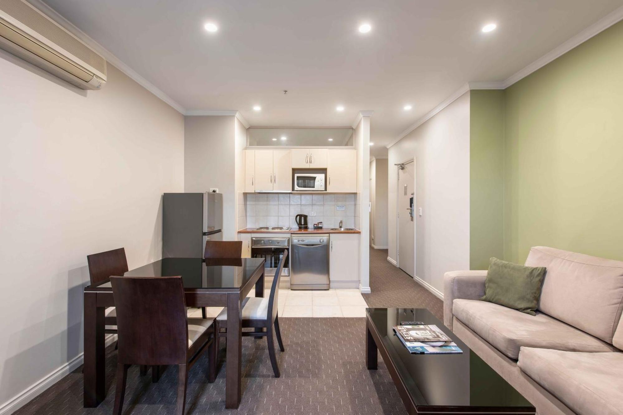 Frome Aparthotel 4*