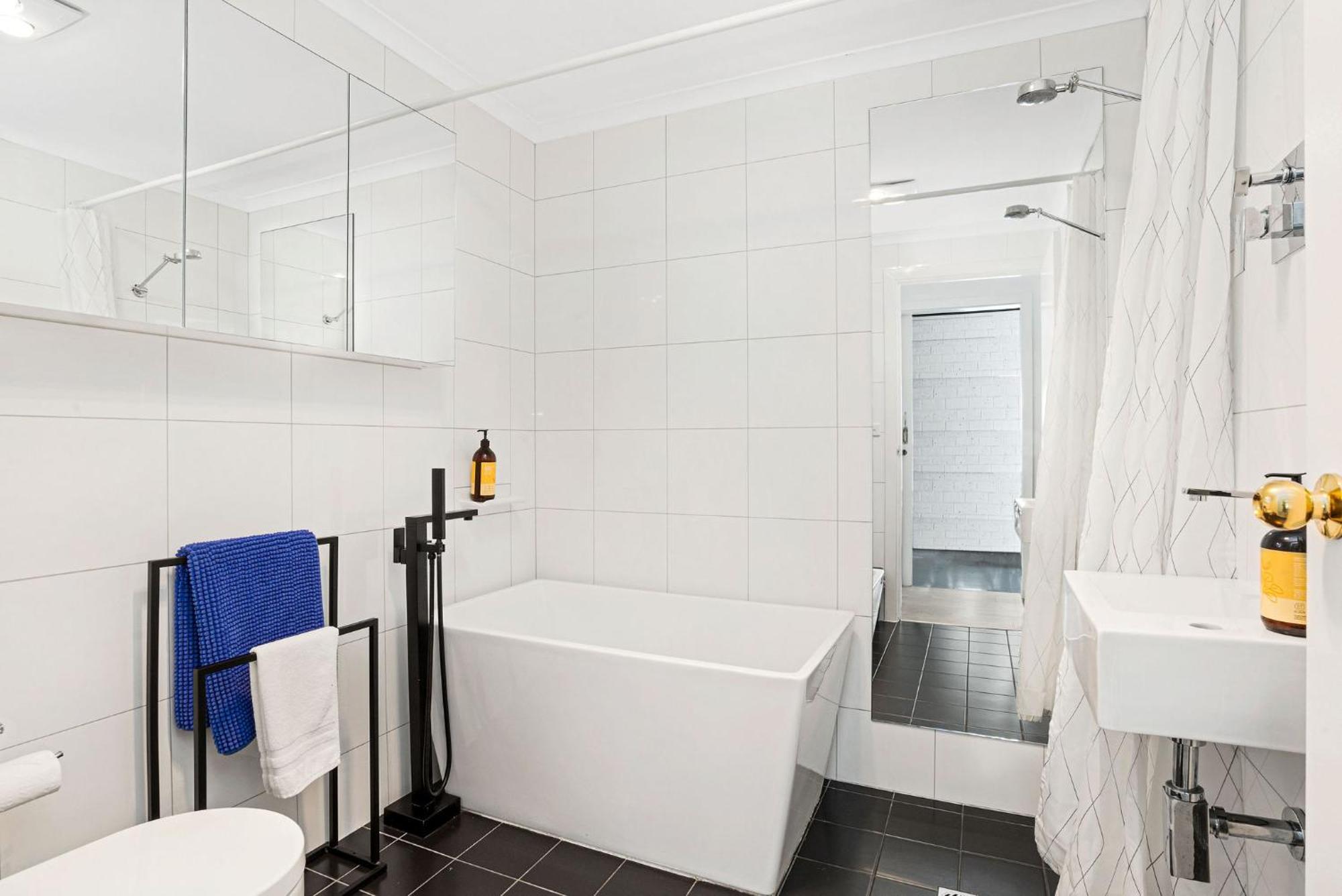 Apartment The Muse On Halifax Stylish Town House *