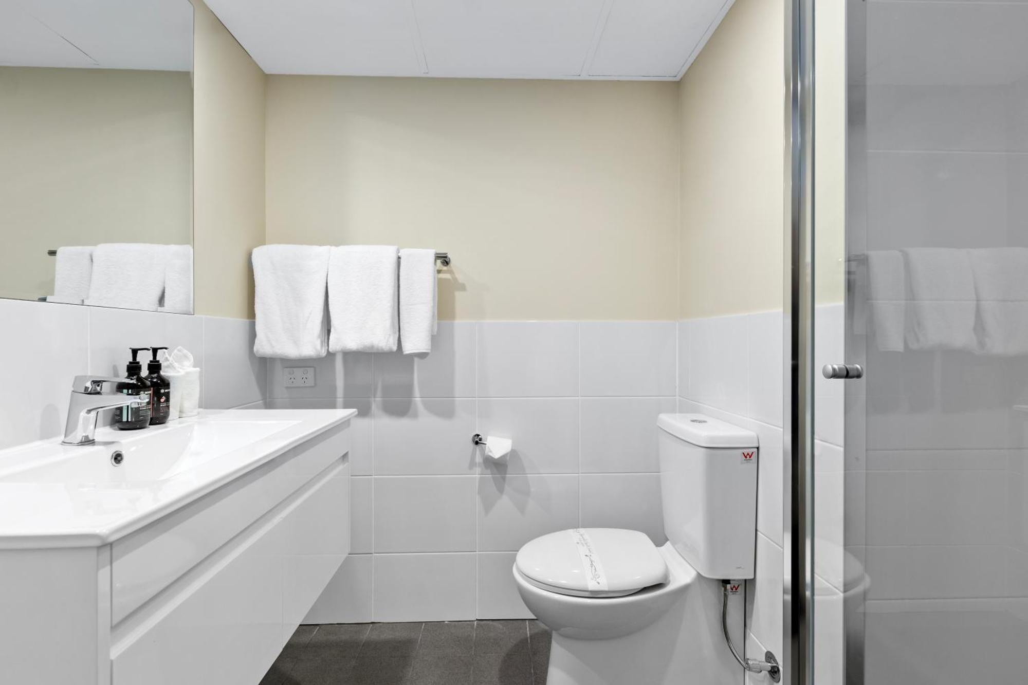 Econo North Hotel 3*