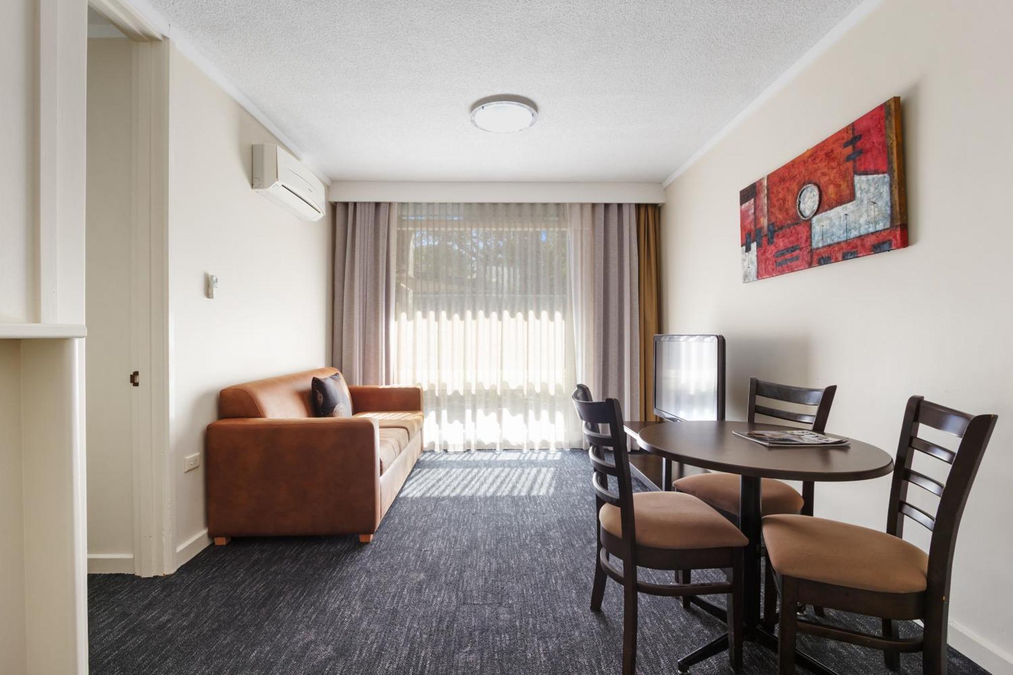 Econo North Hotel