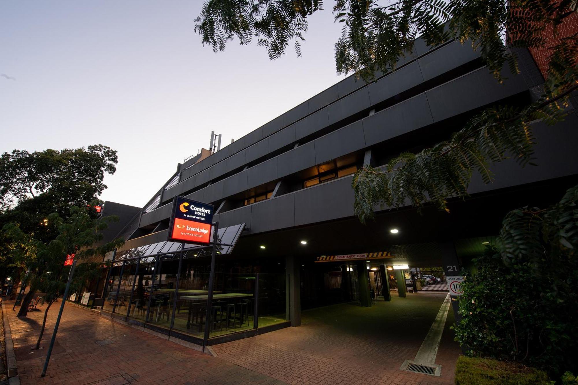 Econo North Hotel 3*