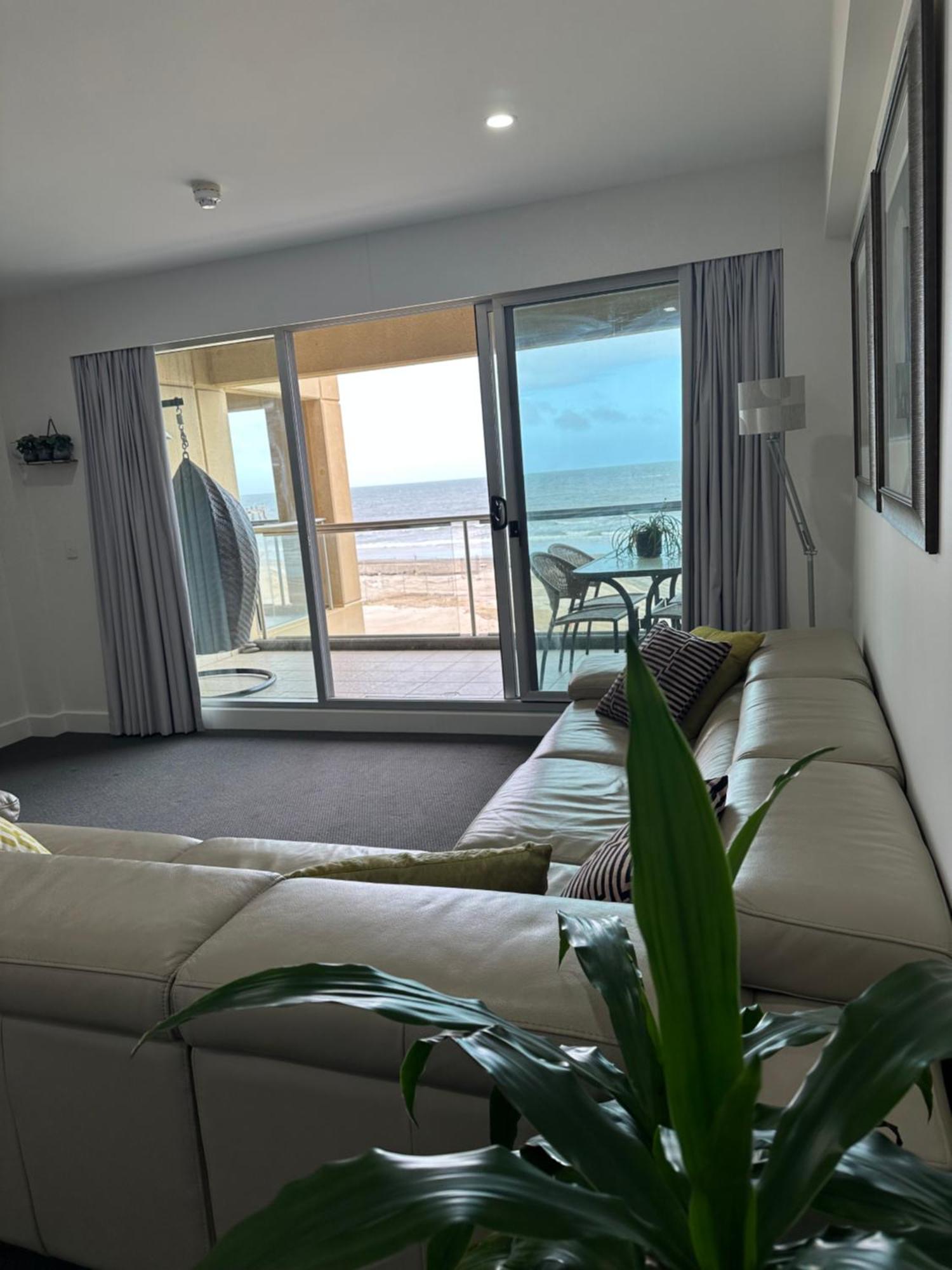Apartment Absolute Beachfront At The Pier Glenelg