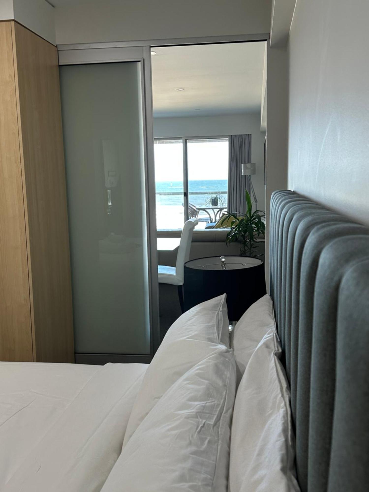 Absolute Beachfront At The Pier Glenelg Apartment