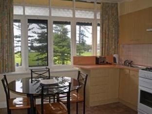 Bayview Glenelg * Adelaide