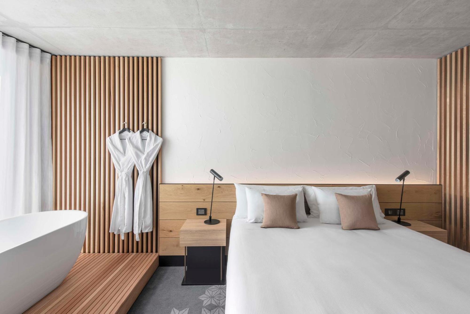 Vibe Hotel 4*