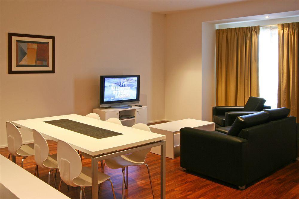 Mawson Lakes Hotel 4*