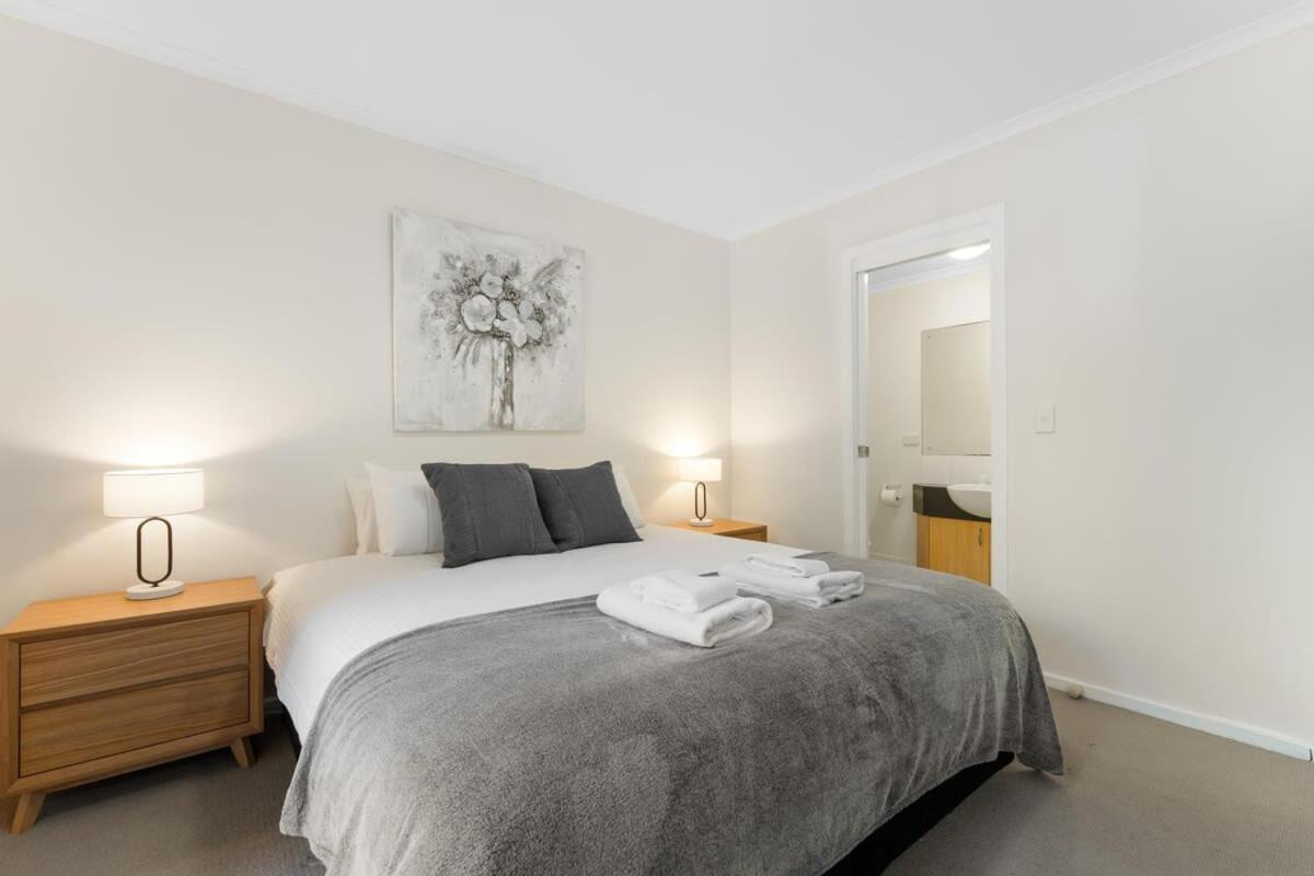 Hidden Gem Of Cbd - 3br Apt-free Parking-wifi Apartment