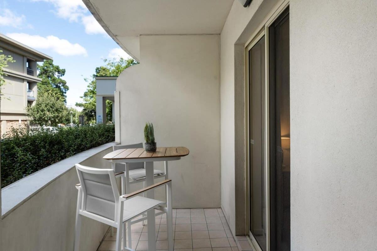 Apartment Hidden Gem Of Cbd - 3br Apt-free Parking-wifi *