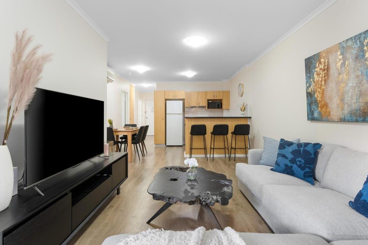 Hidden Gem Of Cbd - 3br Apt-free Parking-wifi Apartment *