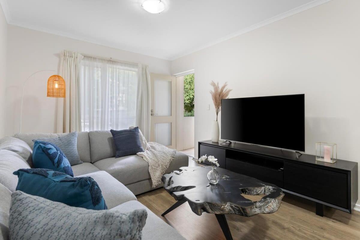 Hidden Gem Of Cbd - 3br Apt-free Parking-wifi * Adelaide