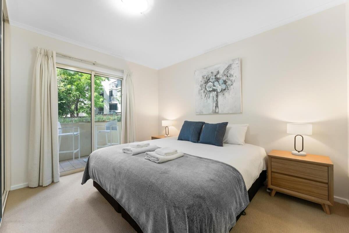 Apartment Hidden Gem Of Cbd - 3br Apt-free Parking-wifi