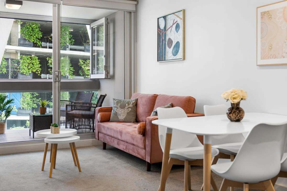 Comfy And Lovely Cbd 1br Apt -free Wi-fi Holiday home Adelaide