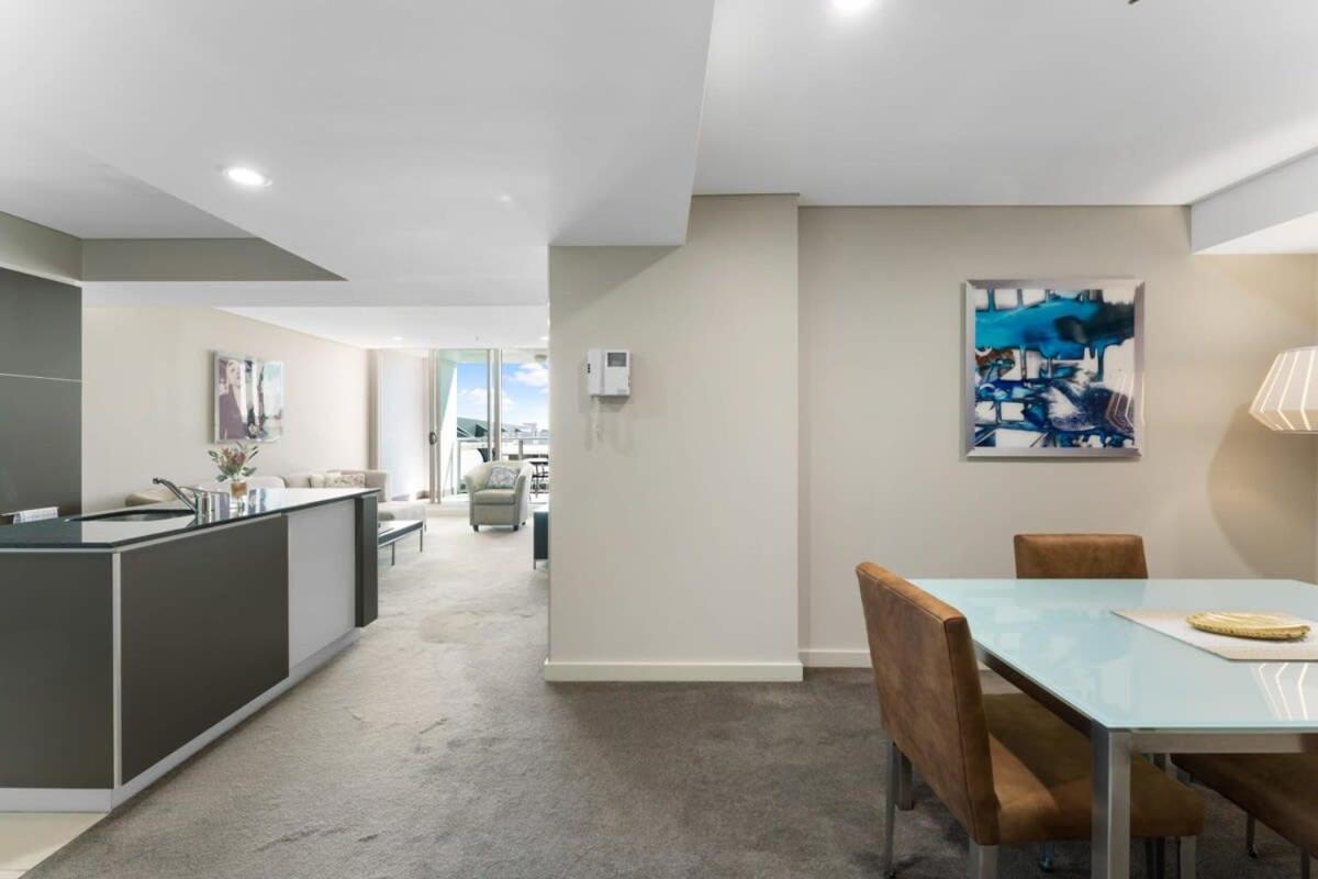 Cbd 2br At 96 North Tce - Free Parking Apartment *