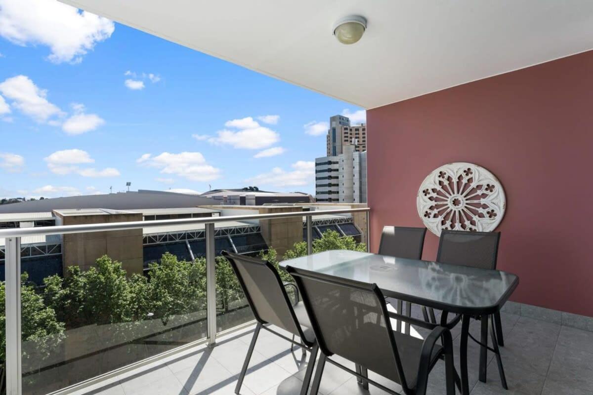 Cbd 2br At 96 North Tce - Free Parking Apartment