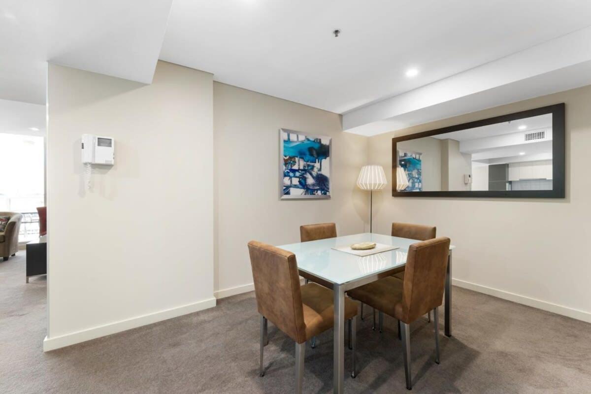Cbd 2br At 96 North Tce - Free Parking *