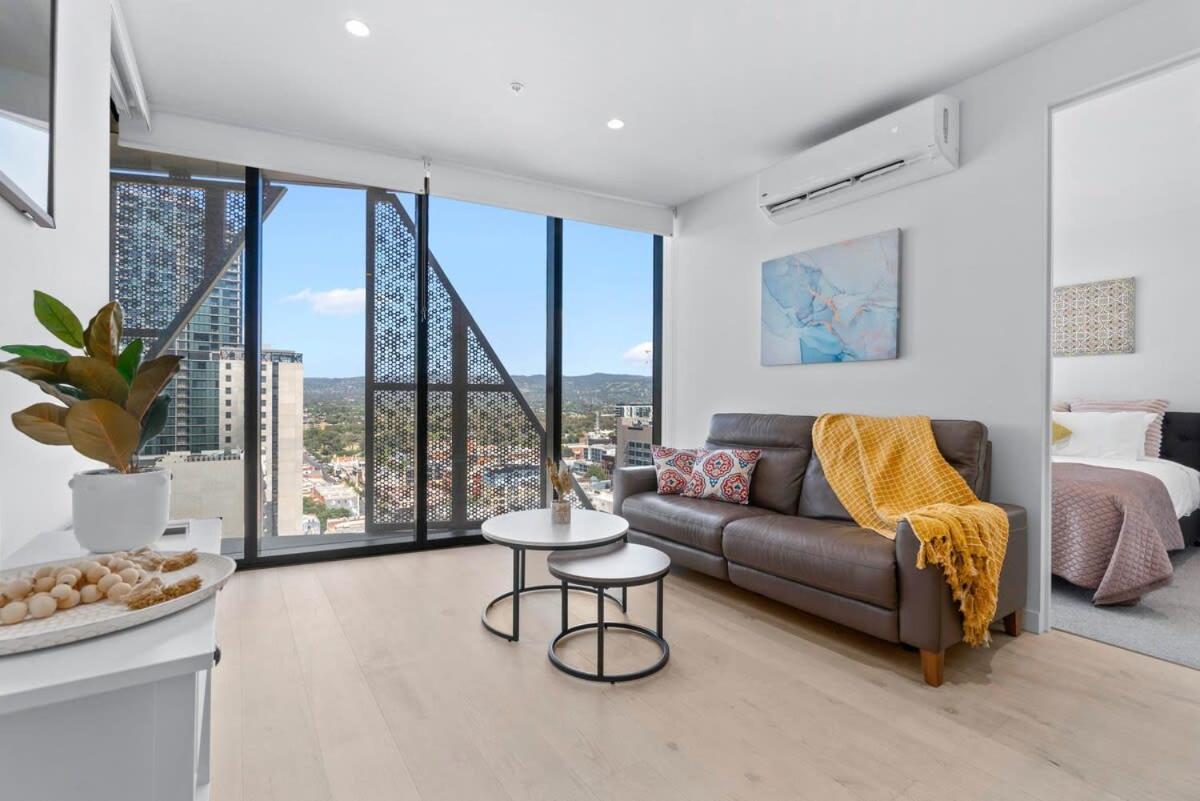 Cbd Oasis - 2br Realm Retreat - Level 19 Apartment