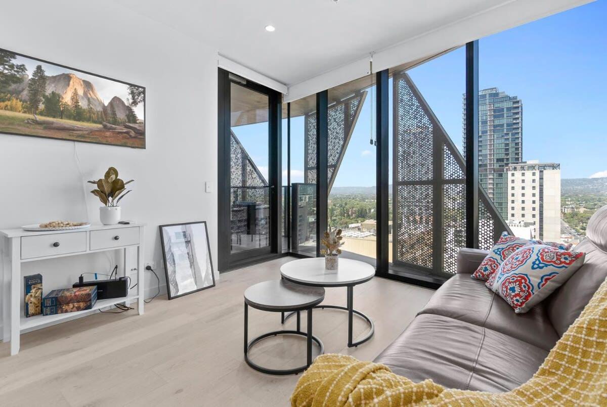 Cbd Oasis - 2br Realm Retreat - Level 19 Apartment Adelaide