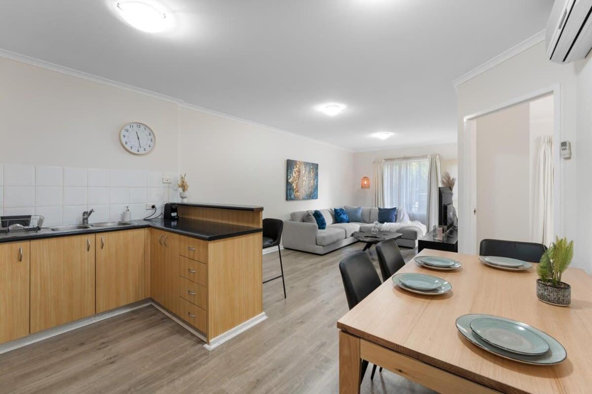Hidden Gem Of Cbd - 3br Apt-free Parking-wifi