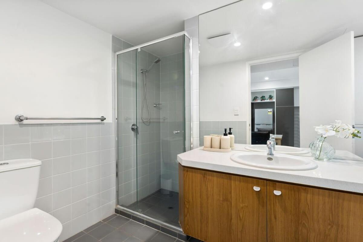 Cbd Modern 2br Free Parking Apartment Adelaide