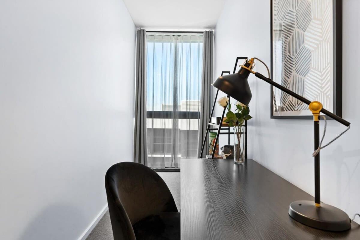 Journey To West Franklin Free Parking Pool Gym Apartment Adelaide