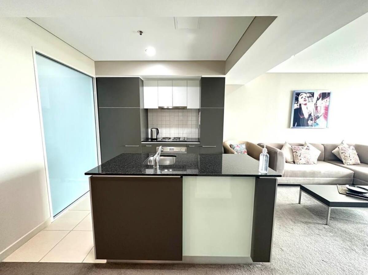 Cbd 2br At 96 North Tce - Free Parking Apartment