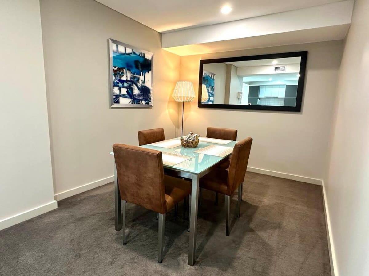 Cbd 2br At 96 North Tce - Free Parking Apartment