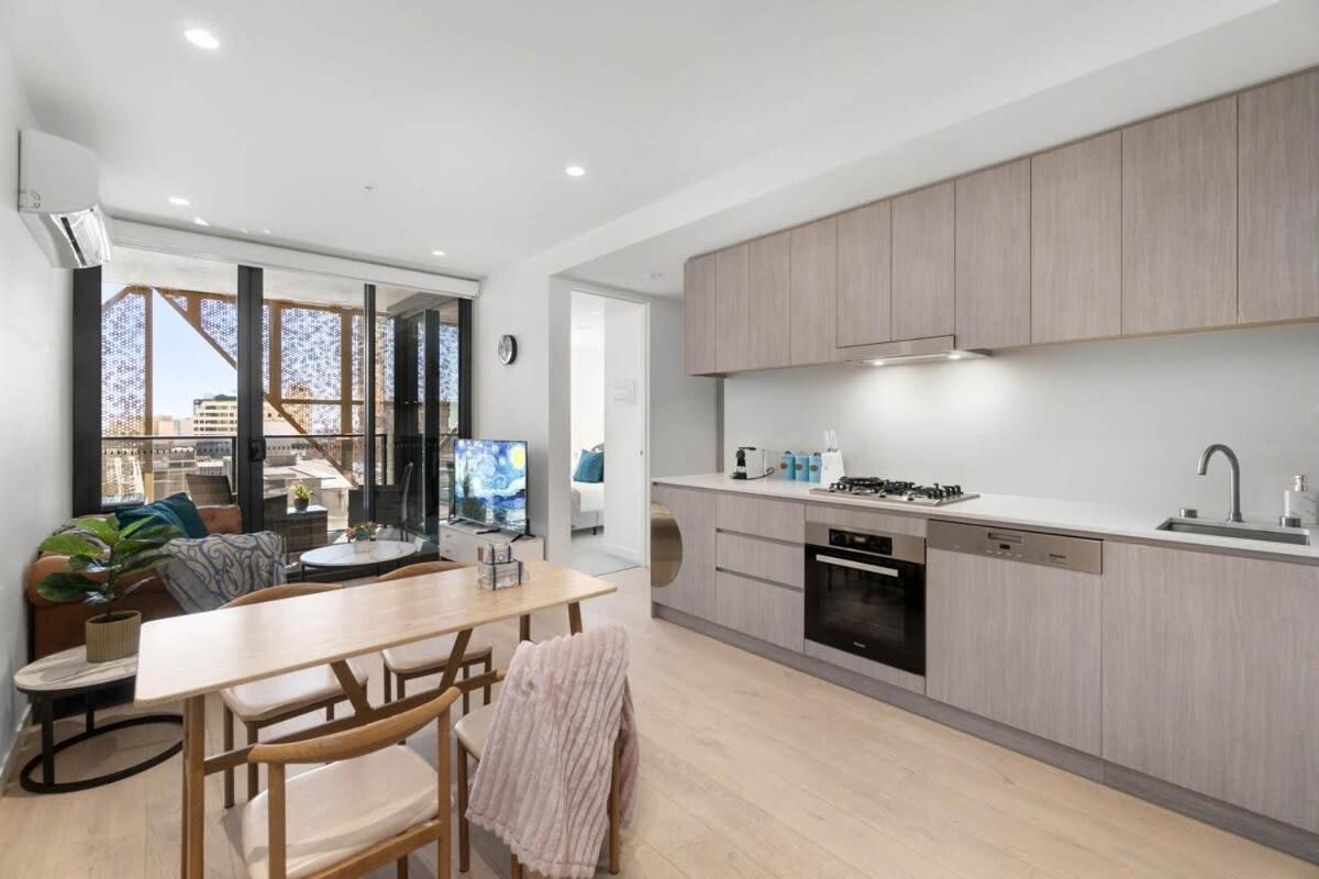 The Amazing 1br Cbd Premium Location Apartment
