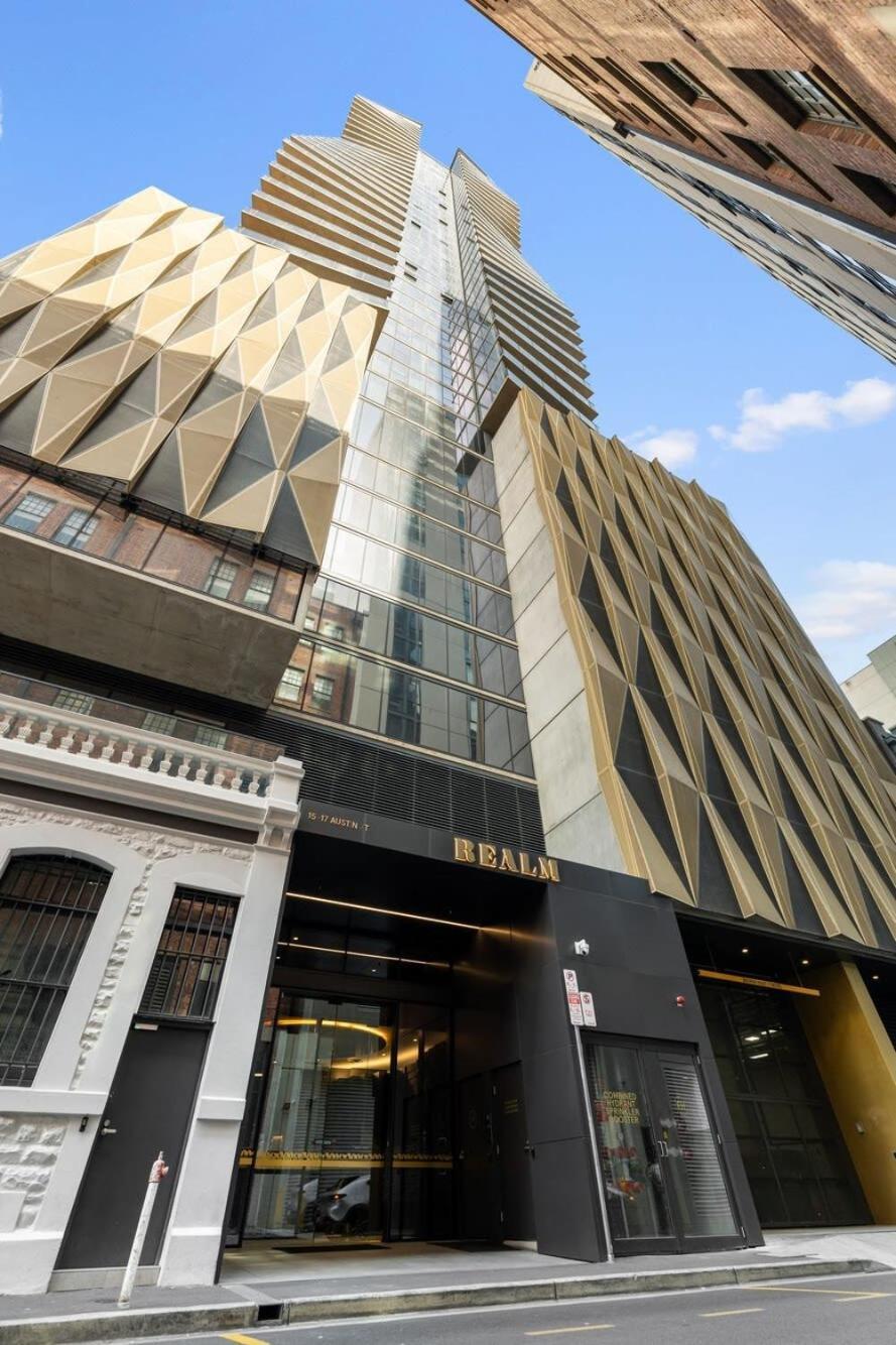 Cbd Oasis - 2br Realm Retreat - Level 19 Apartment *