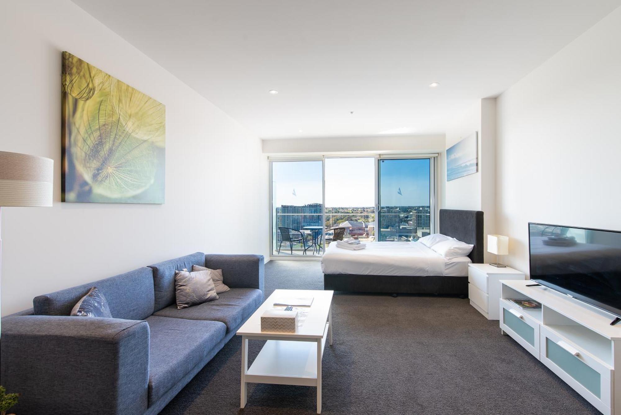 Vision On Morphett With Parking * Adelaide