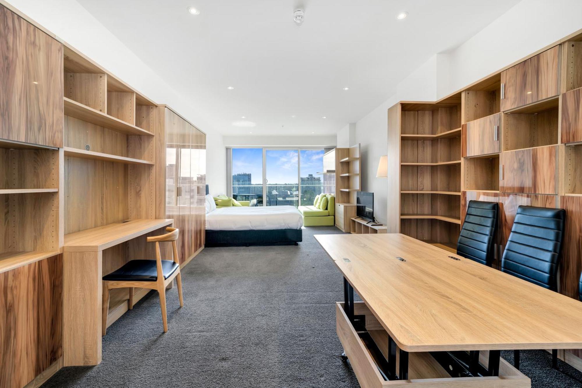Apartment Vision On Morphett With Parking
