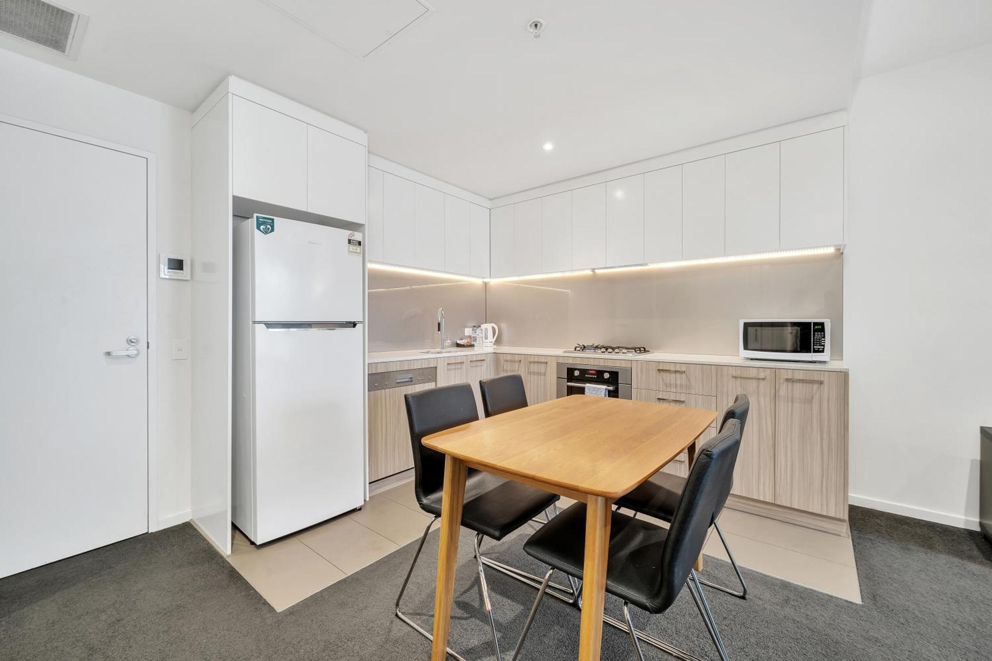 Apartment Vision On Morphett With Parking