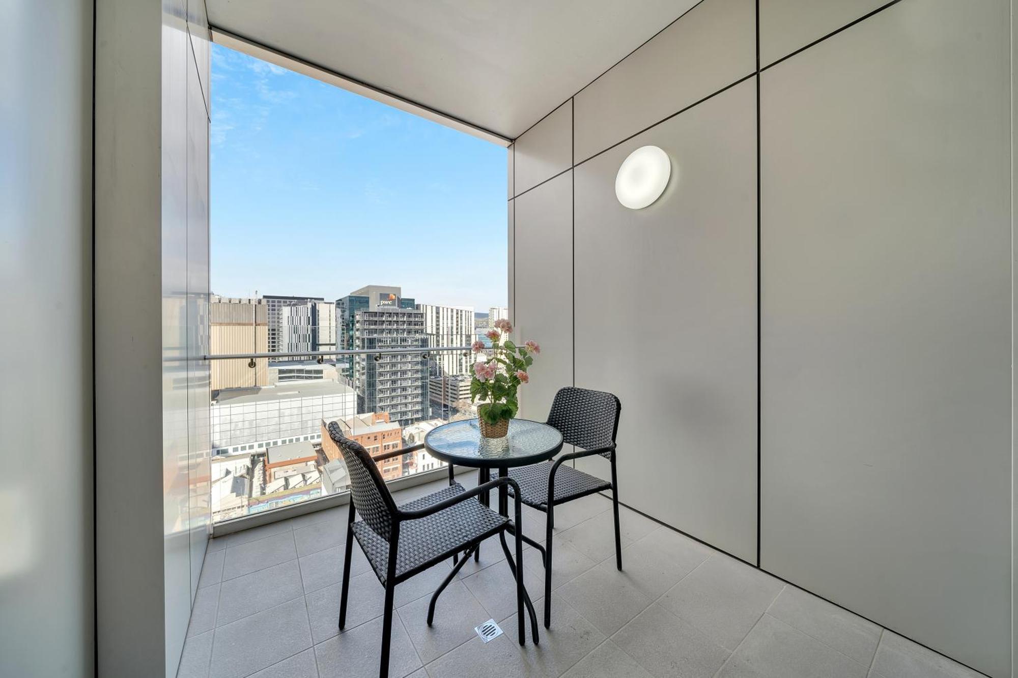 Vision On Morphett With Parking Apartment Adelaide